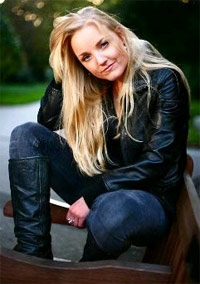 http://www.todomusicales.com/fckeditor/upload/kerry_ellis01(1).jpg