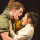 Alistair Brammer (Chris) y Eva Noblezada (Kim)